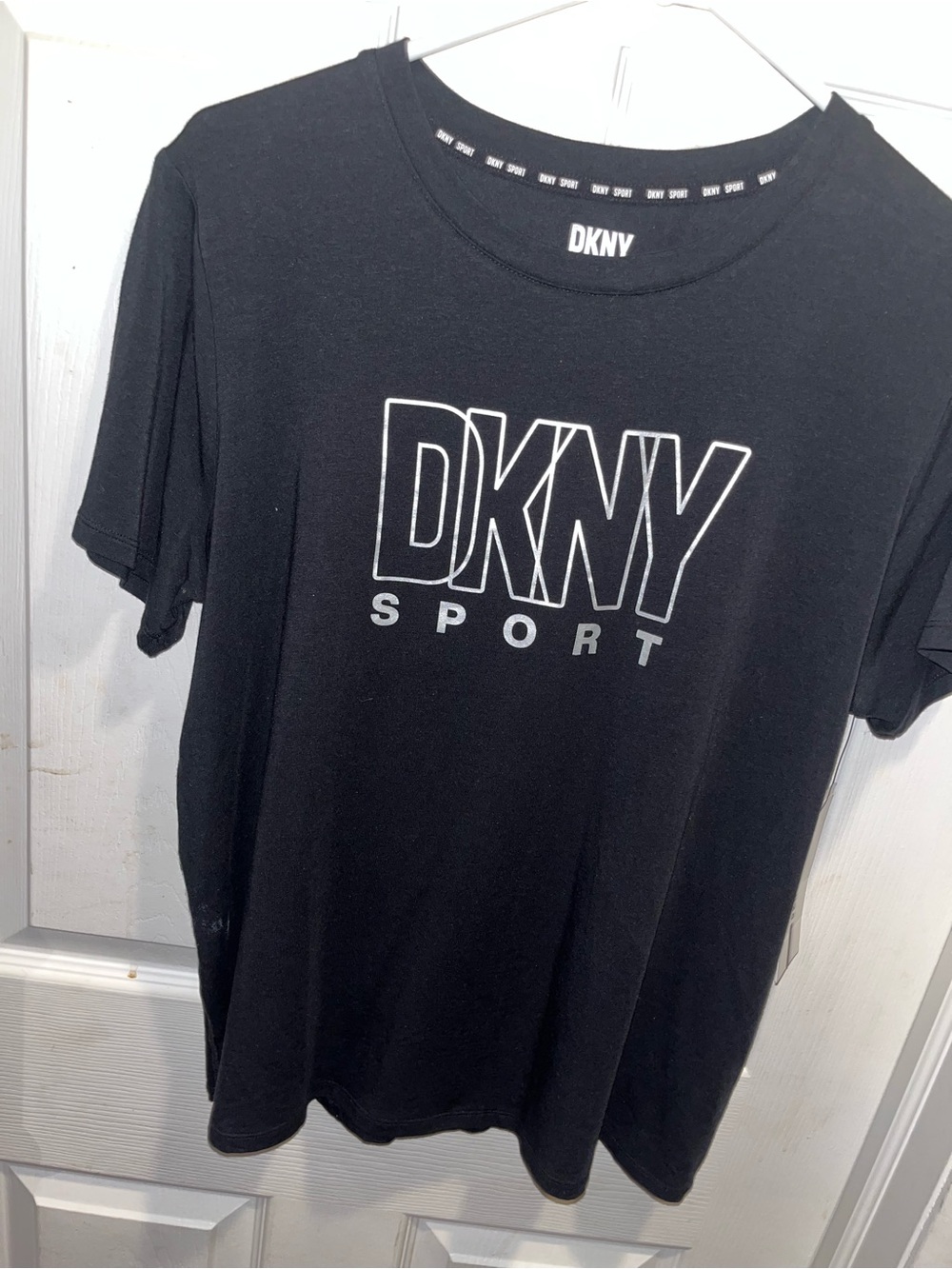 New With Tags Ladies DKNY Sport Black Short Sleeve Athletic Wear Tshirt Black